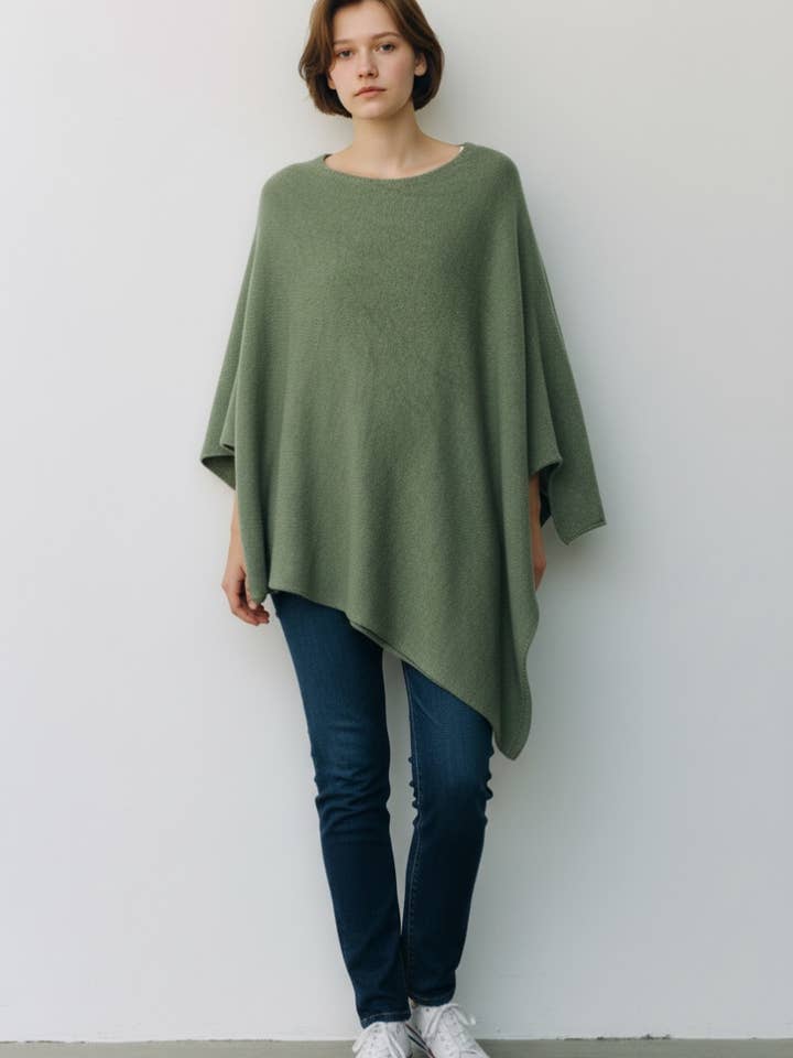 1108 NAHTLOSER ASYMMETRISCHER STRICKPONCHO für den Großhandel von LINEN & COTTON HOUSE