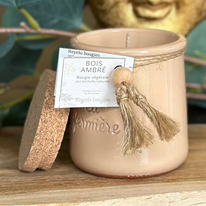 Amber wood scented candle | natural fragrance for wholesale by Reyelo bougies