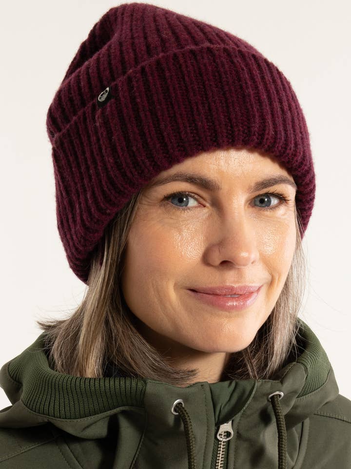 Danewarm Thoughts Merino Mössa Mörk Bordeaux för wholesale av Danefae København
