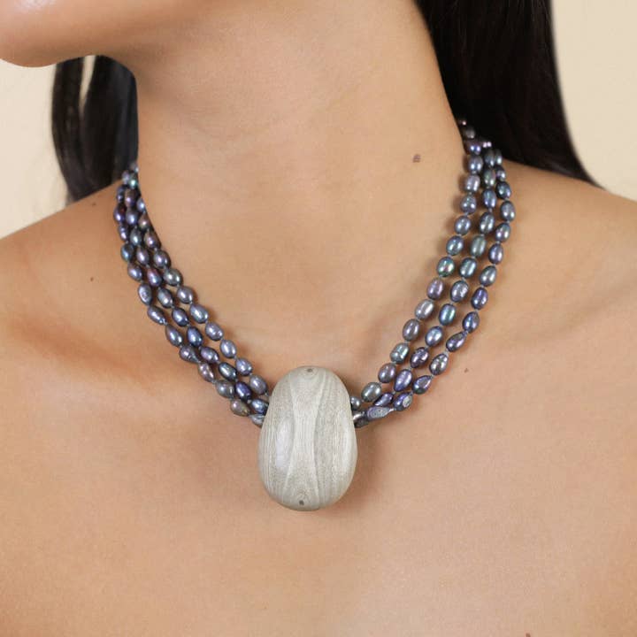 Nature Bijoux - Wholesale Bib necklace - PEBBLE BEACH three-strand ebony pebble necklace1