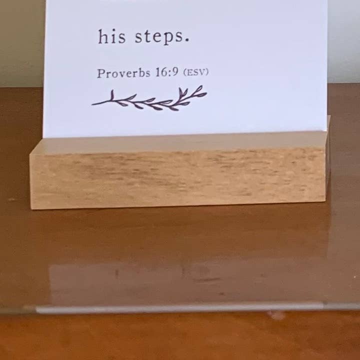 Trä kortstativ för wholesale av Pip & J Papery