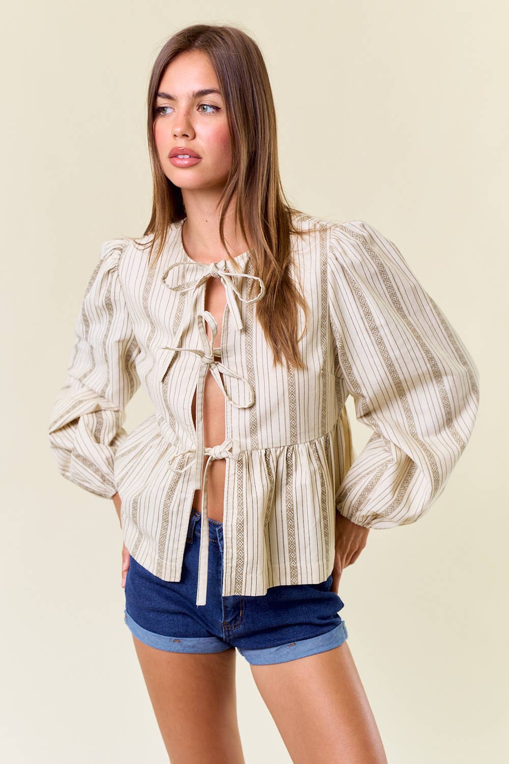 Doe and Rae – Blusa - Mulher por atacado – Blusa Peplum de Veludo de Manga Comprida com Gravata Boca Frente Peplum - 44762T-16