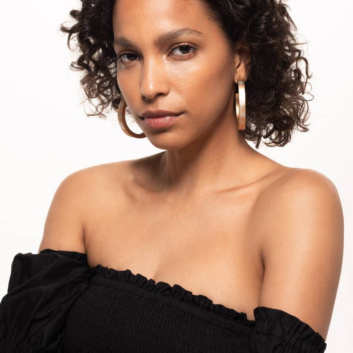 Medium Sunrise Hoop, Champagne för wholesale av ELISABETH SILVERMAN