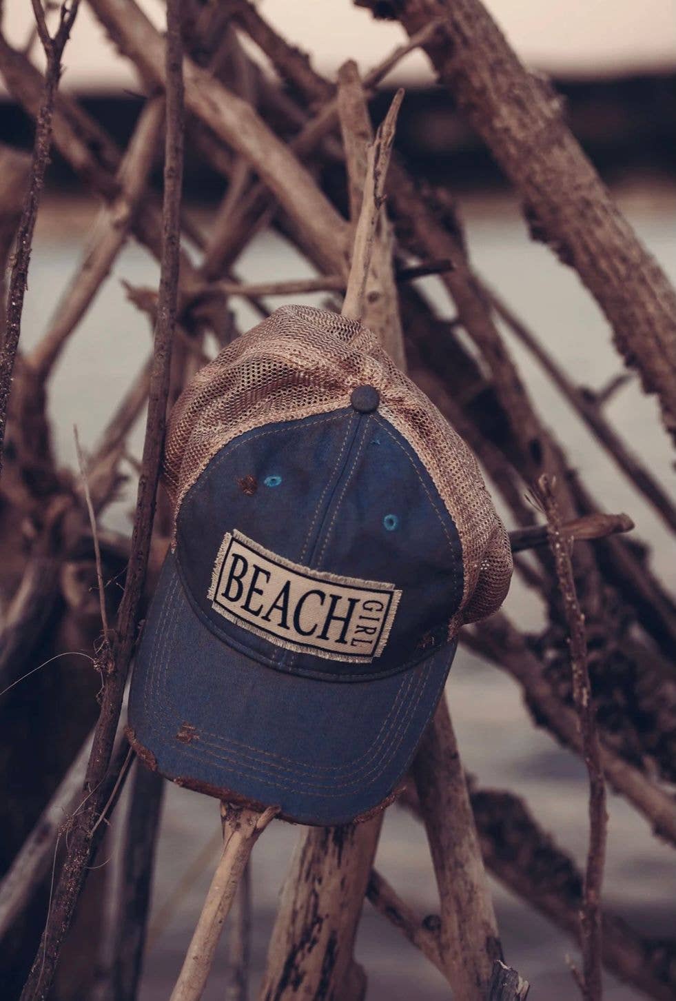 Vintage Life - Wholesale Trucker Hat - Women's - Beach Girl Distressed Trucker Hat Baseball Cap1