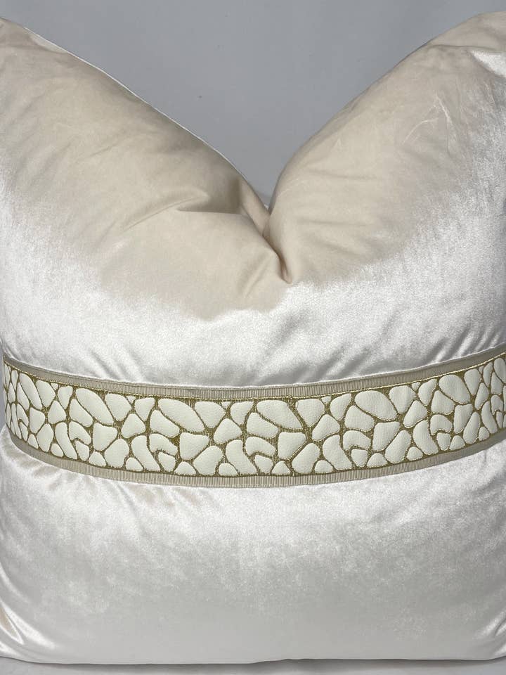 TB Collection Bold Cream And Gold Trim for wholesale by StyleUp