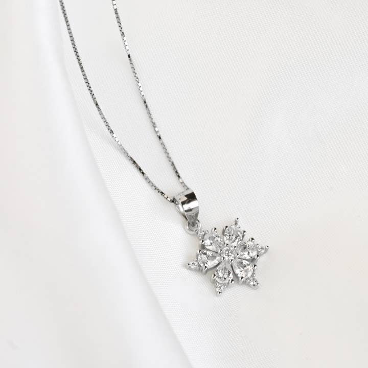 Blueyejewelry – wholesale Pendant/charm necklace – 925 Silver Snowflake Necklace - CZ Snowflake Pendant 4