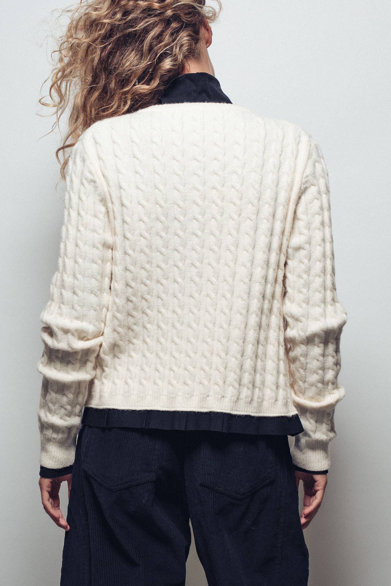 Urban Daizy - Wholesale Cardigan - Women's - Cable Knit Snap Front Ribbed Trim Long Sleeve Sweater5