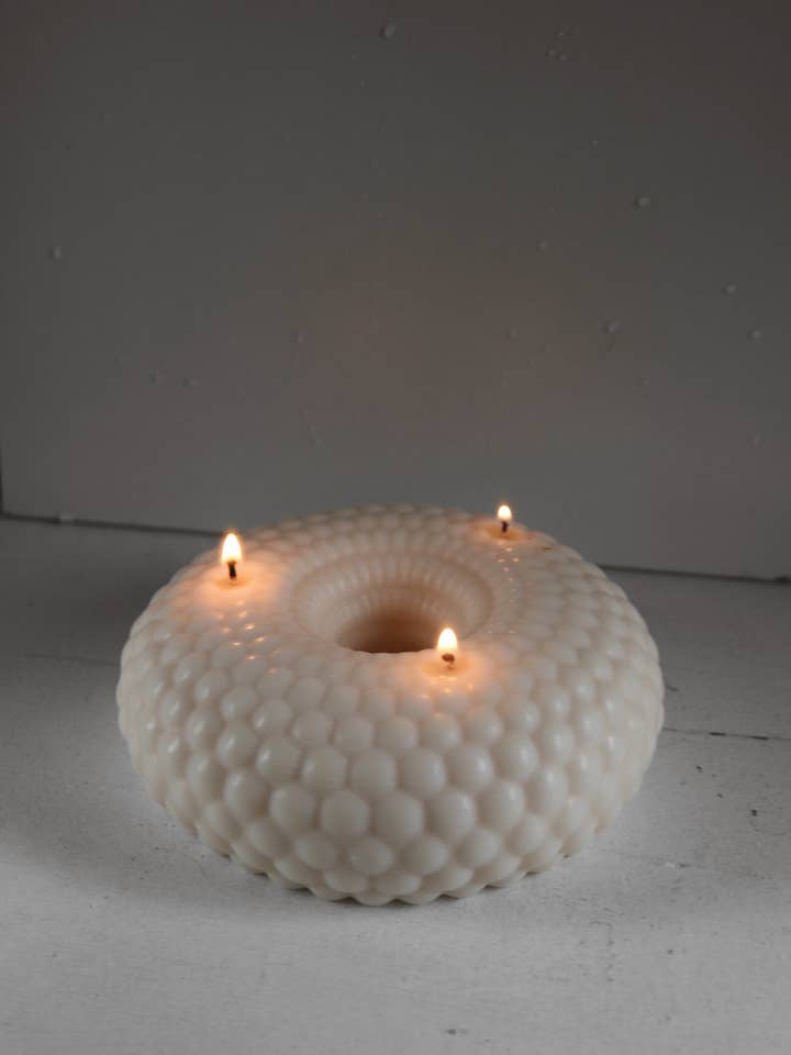 Bubble wreath candle for wholesale by Mae Fleur