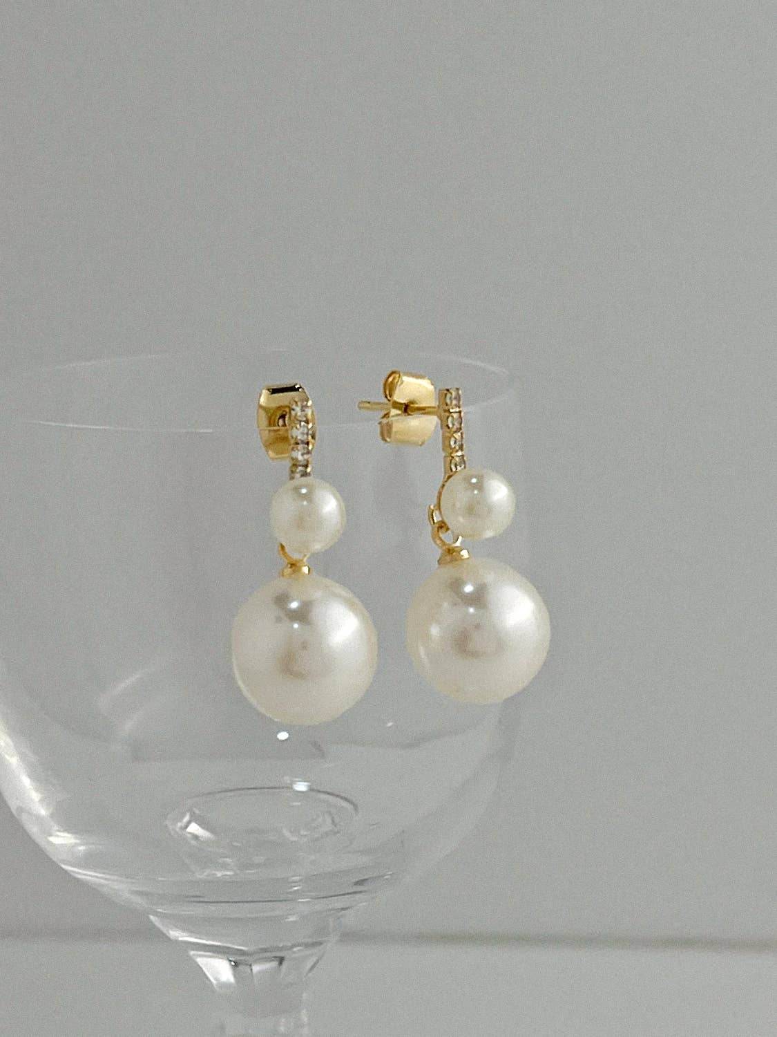MOND HAUS - Wholesale Dangle Earrings - Dido Earrings | Double Pearl Ball Modern Design Stud3