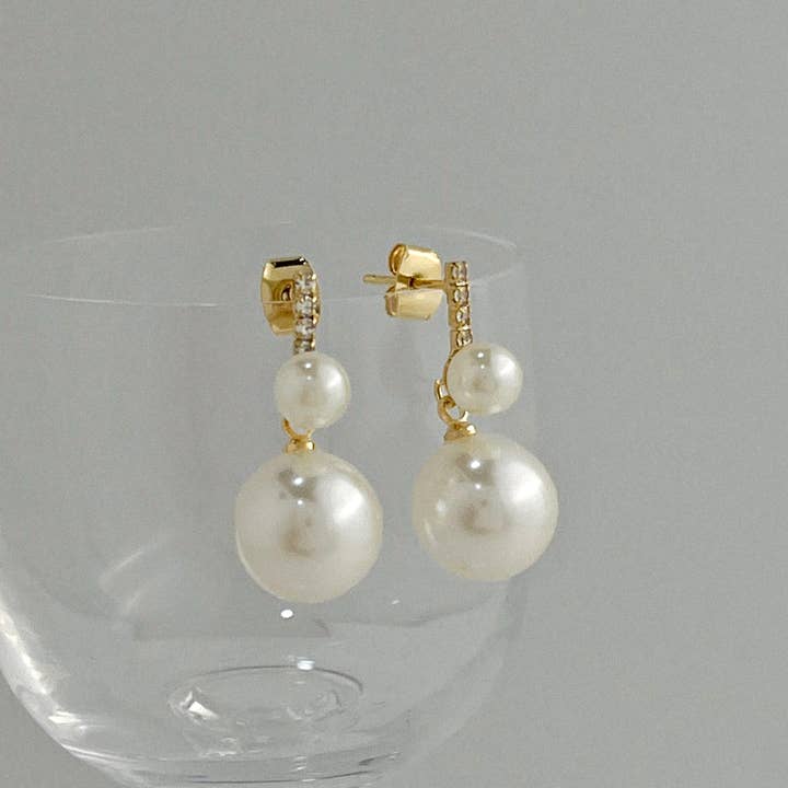 MOND HAUS - Wholesale Dangle Earrings - Dido Earrings | Double Pearl Ball Modern Design Stud3