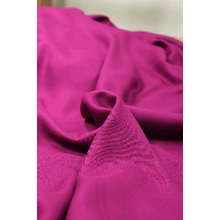 Eglantine et Zoé - Vente Tissu - Tissu Rose Magenta Sergé De Viscose Ecovero3