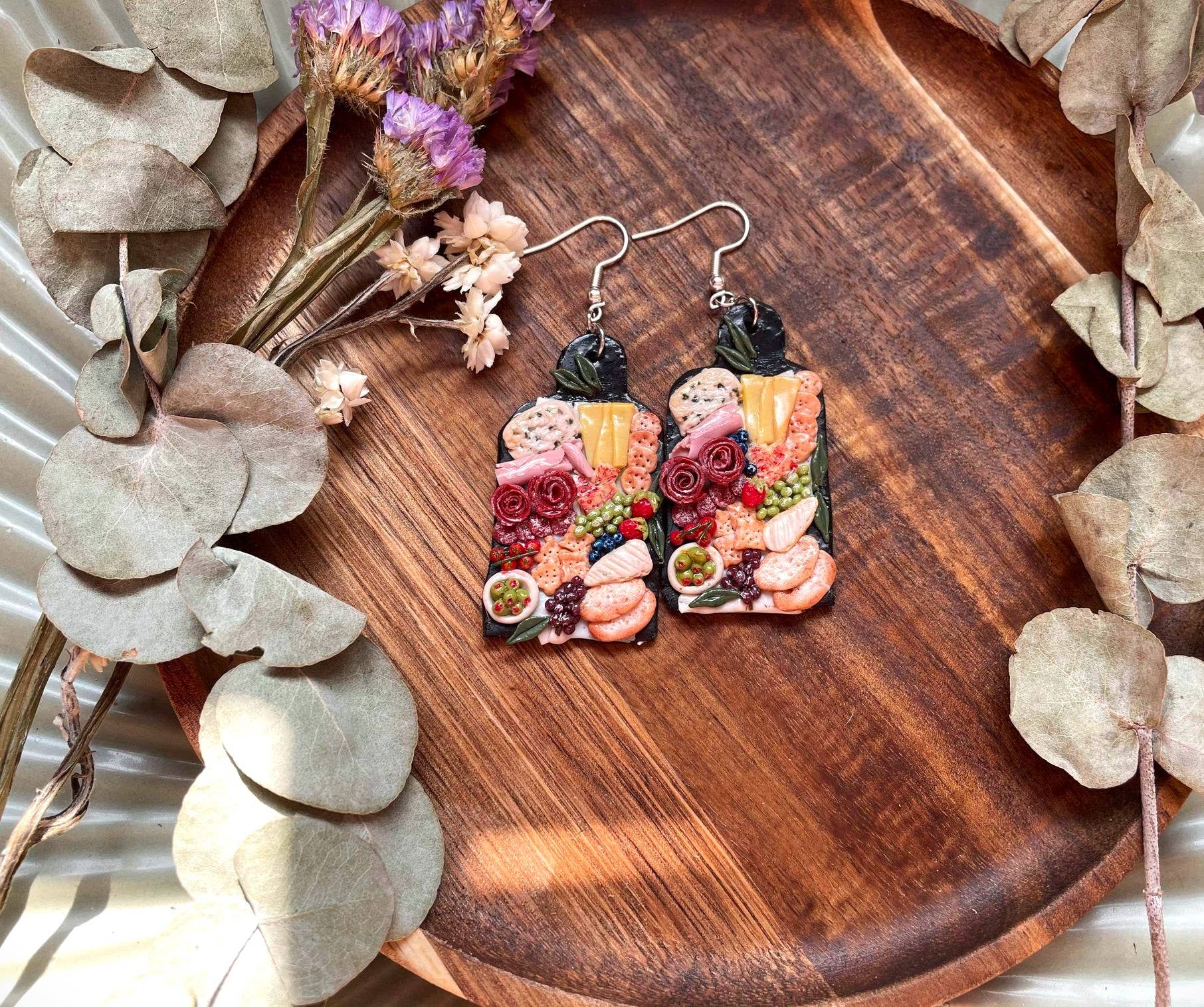 PrettySpookyDesigns - Vente Boucles d'oreilles pendantes - Boucles d'oreilles en pâte polymère - Charcuterie Boards | bijoux alimentaires6