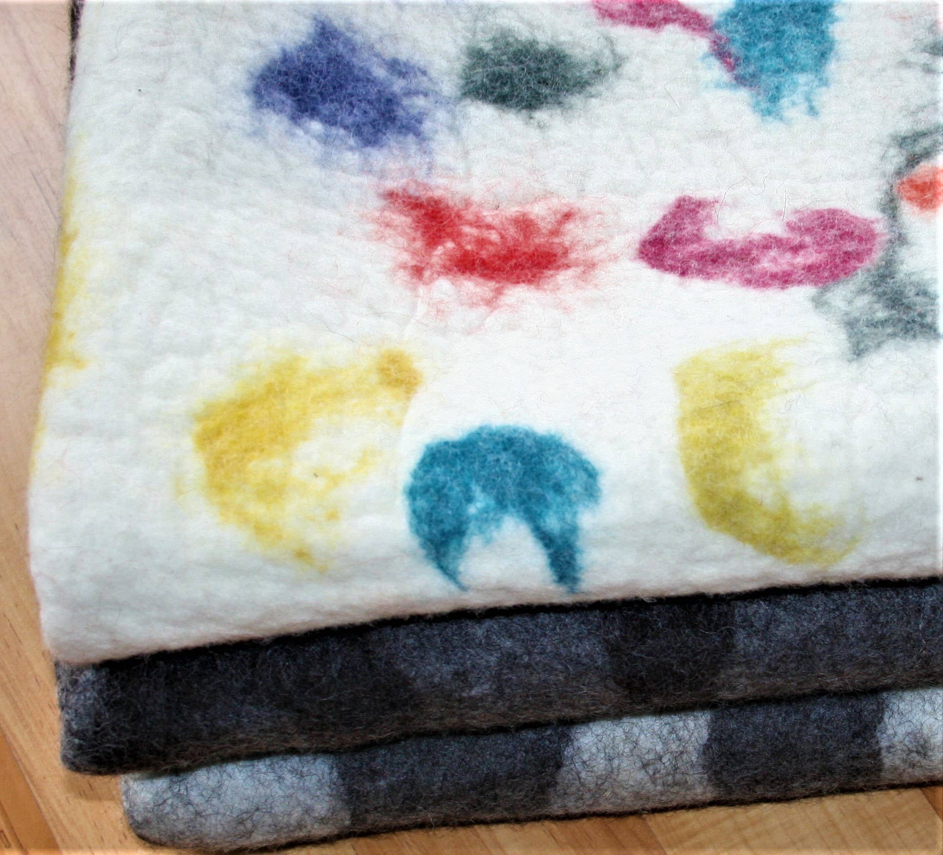 herzundhund – Großhandel Haustierdecke – Hund – Dicke Hundedecke aus Bio-Wollwalk weiß4