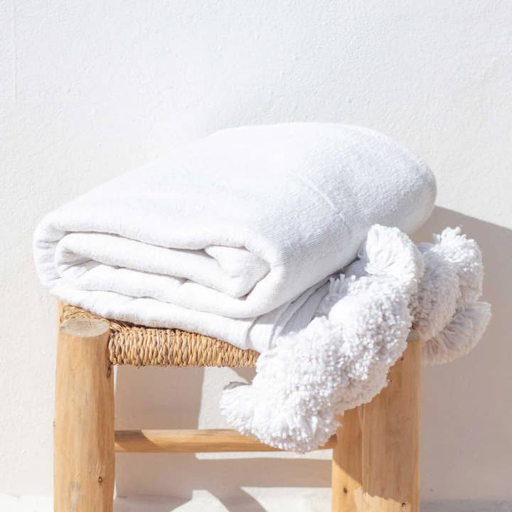 Mikwi - Wholesale Throw Blanket - Moroccan Throw with Pompoms, Throw Bedroom Tassels