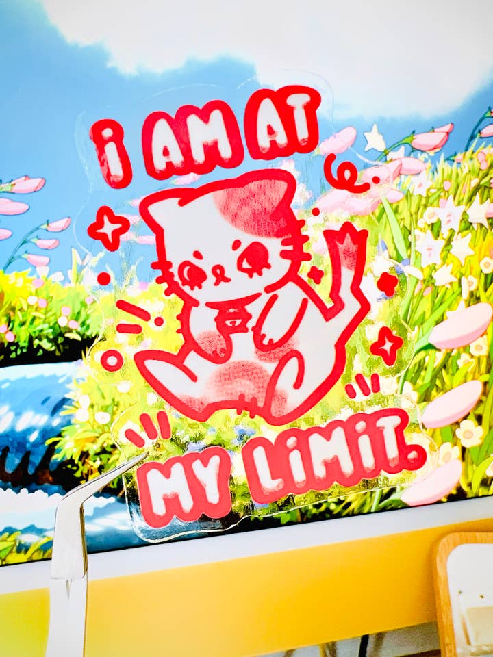 Jeg er på My Limit Kitten Clear Vinyl Sticker for engroshandel hos PeachyxNoodle