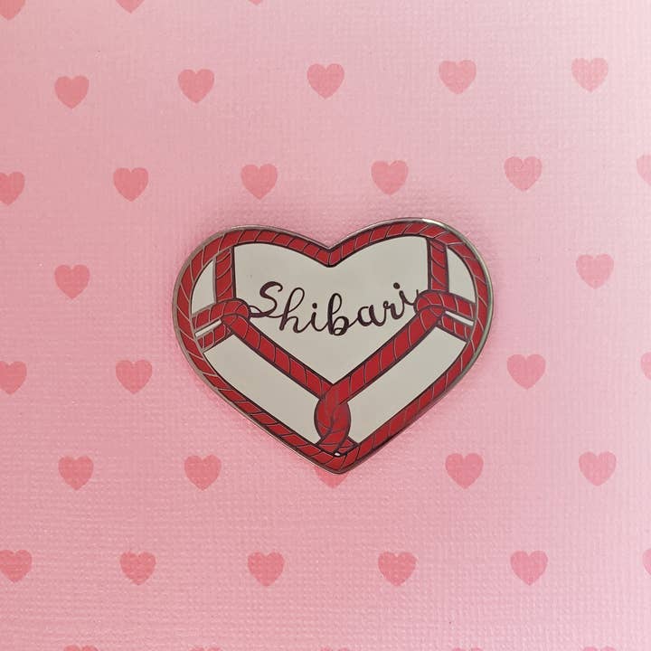 Mei Bee Art – Engroshandel Reversnål/knap – Shibari emaljestift