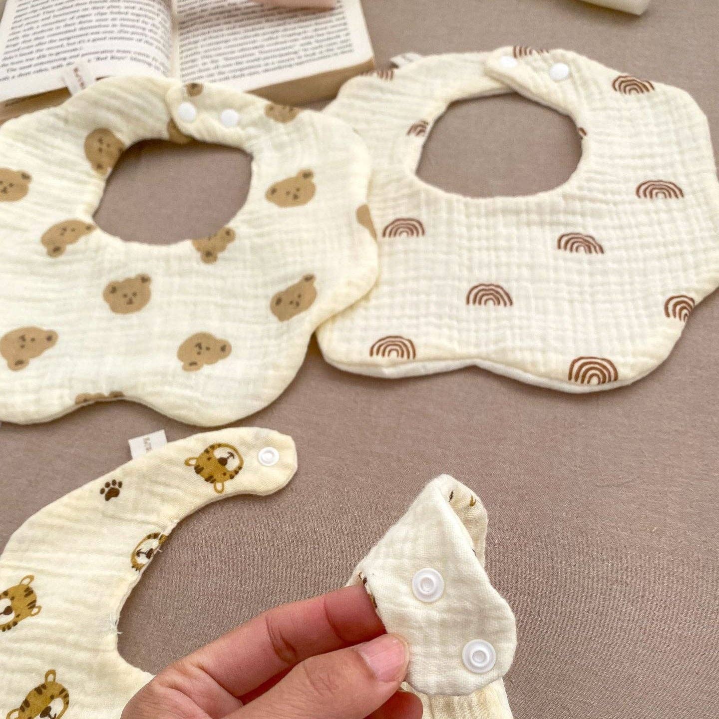 KiddieKickz – wholesale Bib – Baby – Baby Girls Boys Cartoon Print Baby Bibs Wholesale10