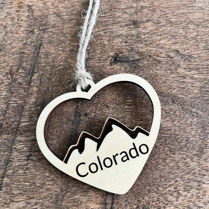 Ornamento Coração Colorado com Montanhas por atacado de Jolly Good Designs