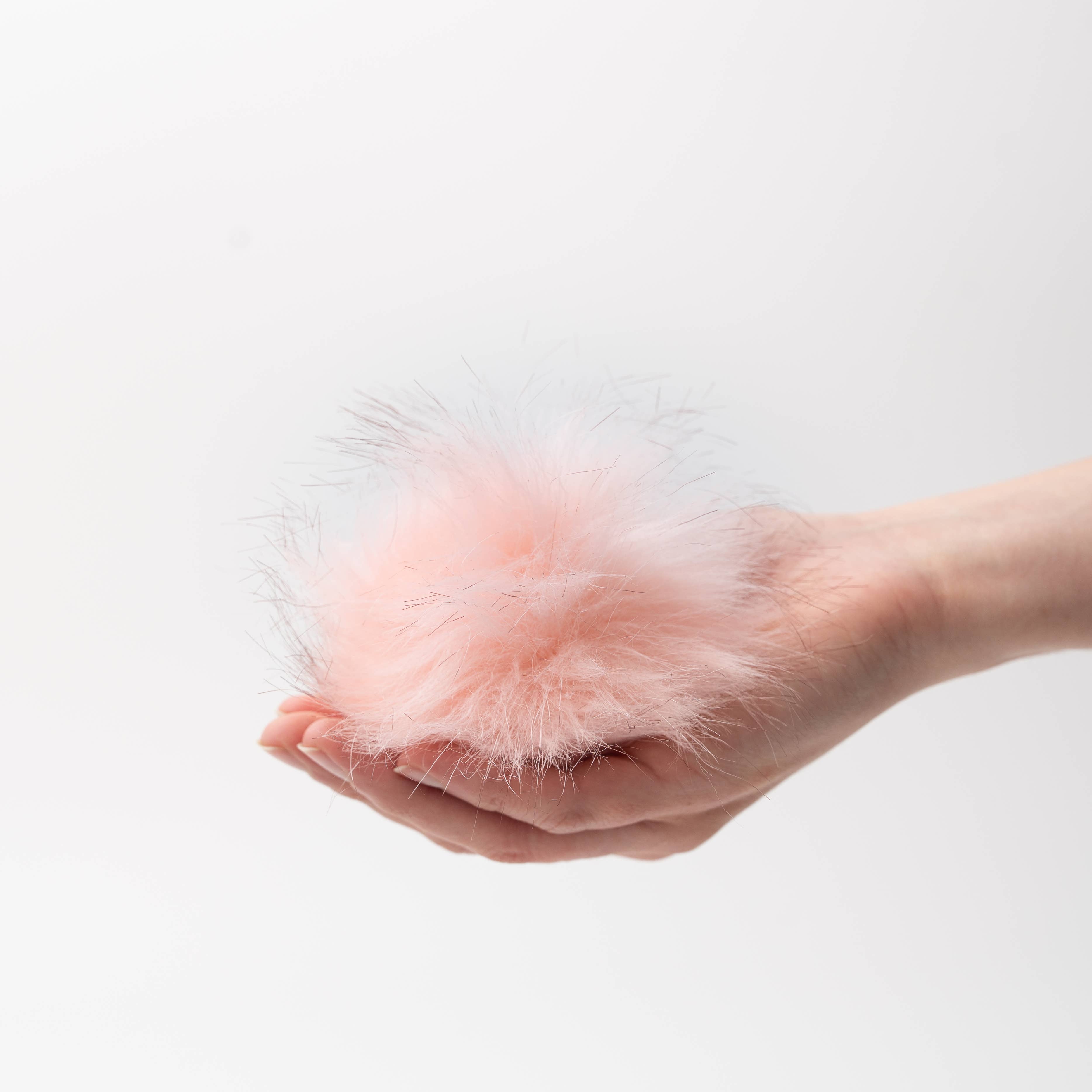 Wool Couture Company - Vendita all'ingrosso Kit per lavoretti fai da te - Pompon in pelliccia rosa, nero e crema3