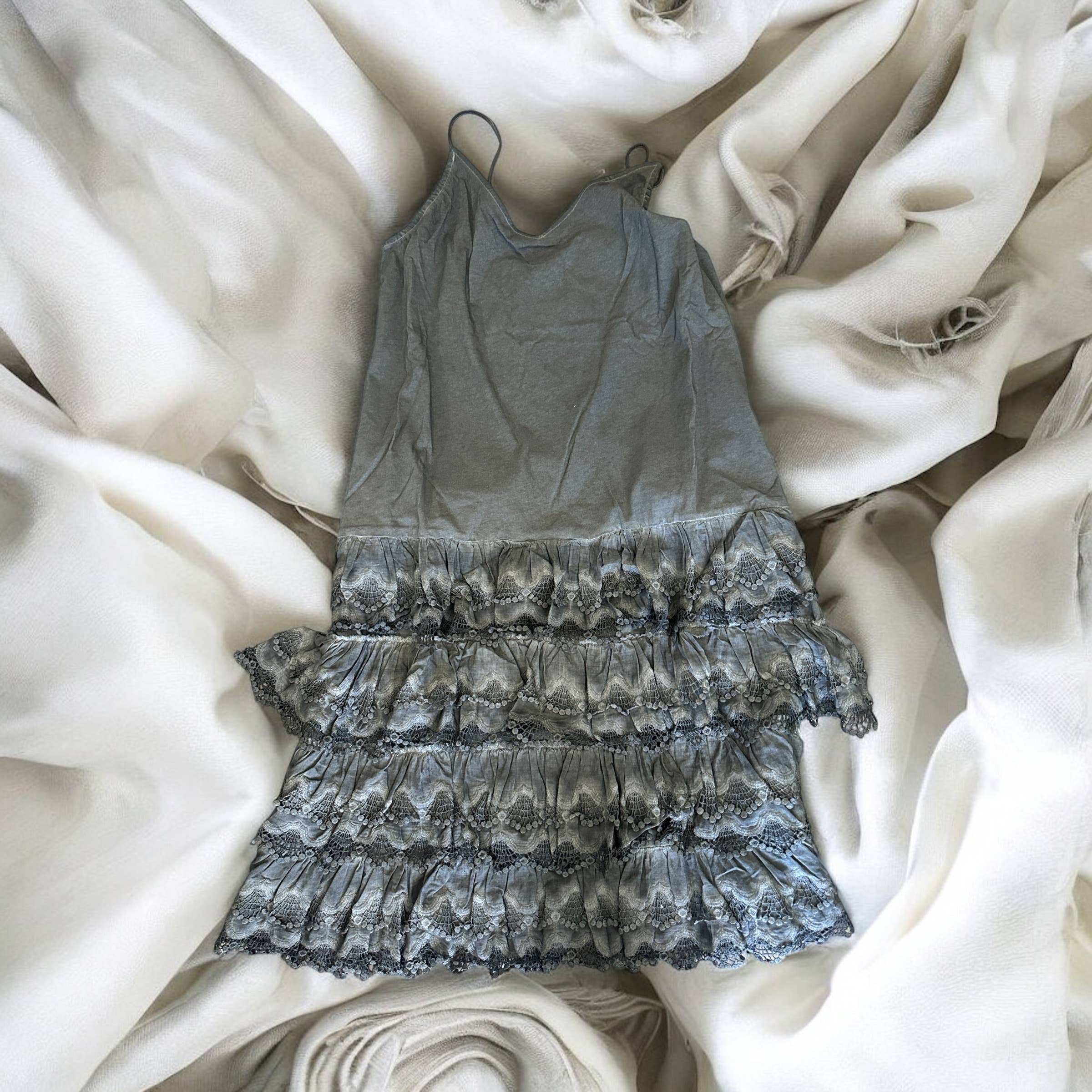 A Rare Bird Shop - Vente Robe – femme - Robe nuisette noire à volants et effet vieilli0