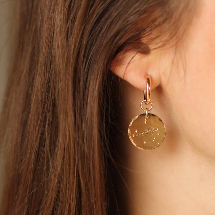 Besökare Hoop Dingles, Gold Fill Hoops, UFO, Aliens för wholesale av Cire’ Alexandria