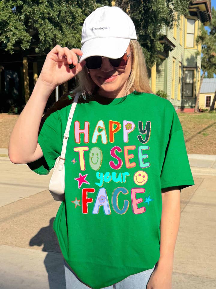 Heureux de voir votre visage T-shirt graphique unisexe| Q241T pour la vente par Khristee