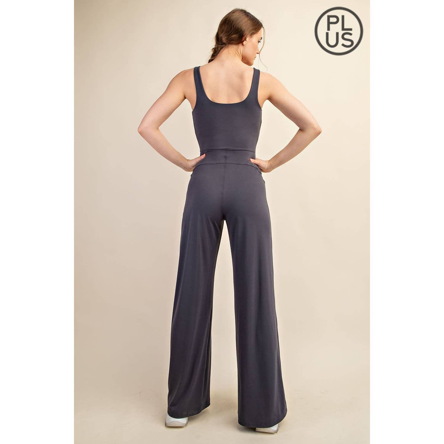 Rae Mode - Vente Combinaison – femme - COMBINAISON À JAMBES LARGES EN BEURRE RECYCLÉ GRANDE TAILLE3