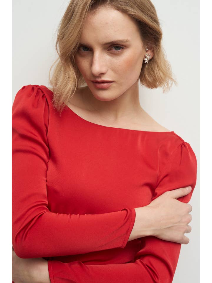 Bruna – wholesale Klänning - Dam – Zulay röd midiklänning med draperad rygg och slits från Bruna4