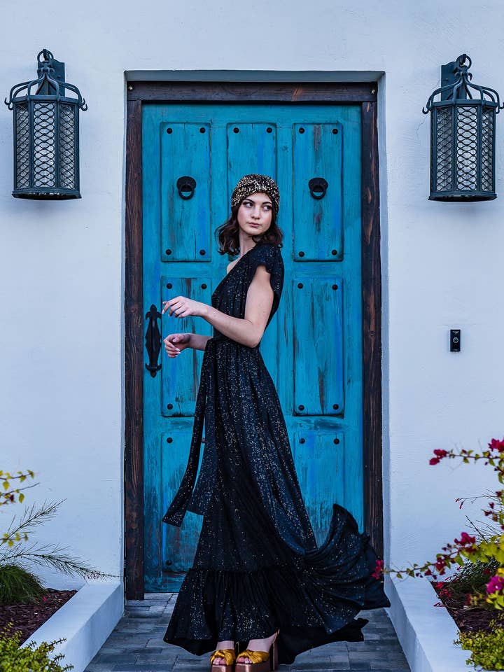 Abito maxi monospalla Nebula per la vendita all'ingrosso da parte di Jennafer Grace