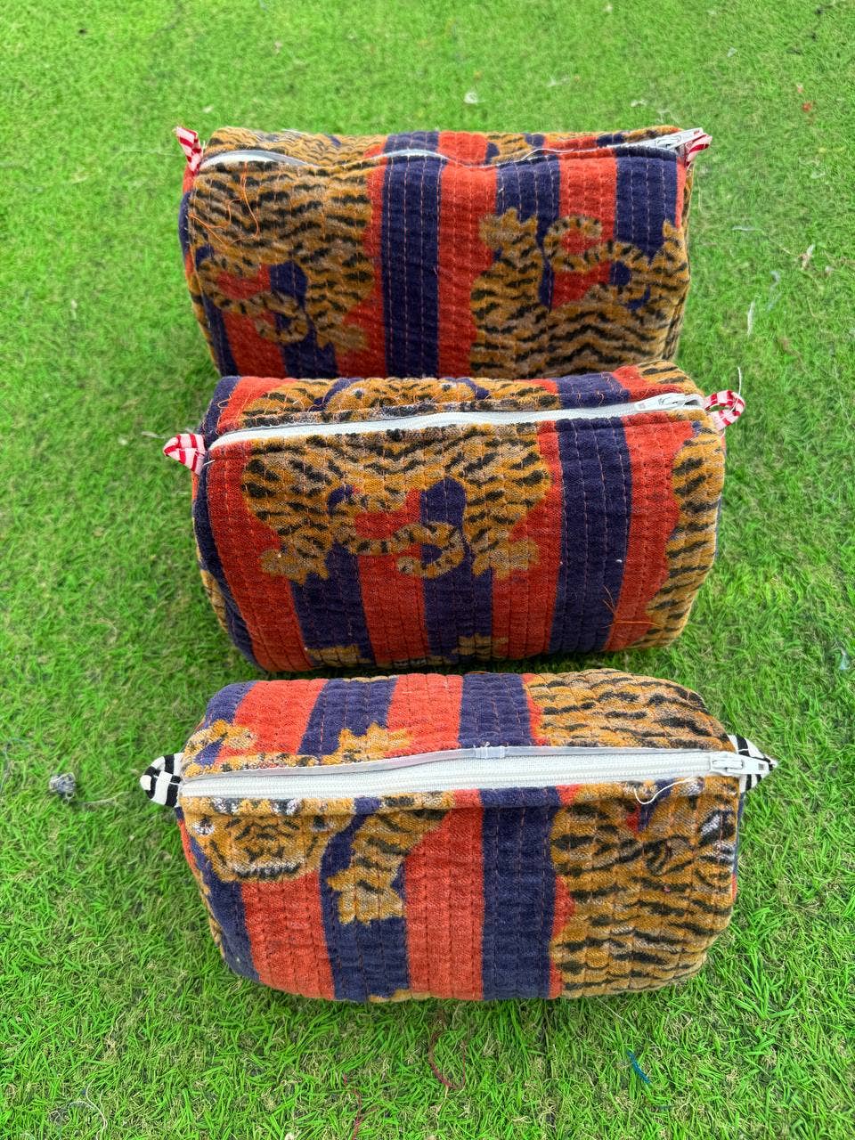 GYPSY STUDIO - Wholesale Makeup/Cosmetic Bag - Soft Touch Velvet Toiletry Set Makeup, cosmetics Bags3