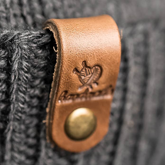 Lædertøjsmærker - Håndlavet Stempeldesign for engroshandel hos Ox & Pine