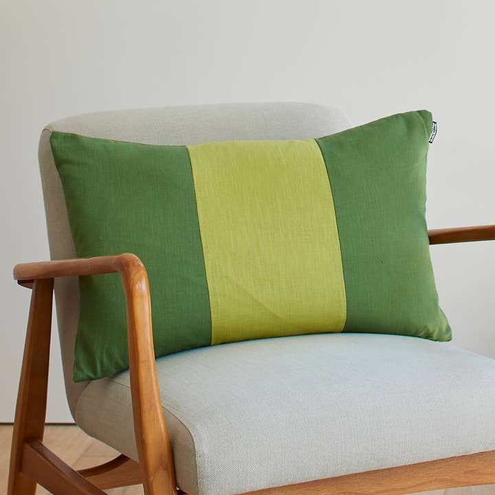 Cojín de lino con bloques de tres colores, oliva/chartreuse para venta al por mayor de Catherine Colebrook