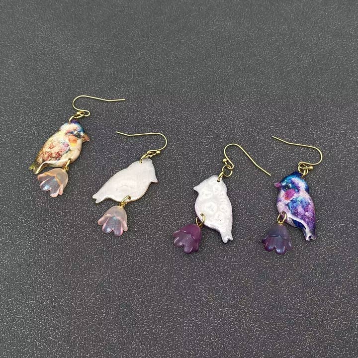 Mio Queena - Wholesale Dangle Earrings - Robin Picking Flowers, Resin Birds Dangle Earrings