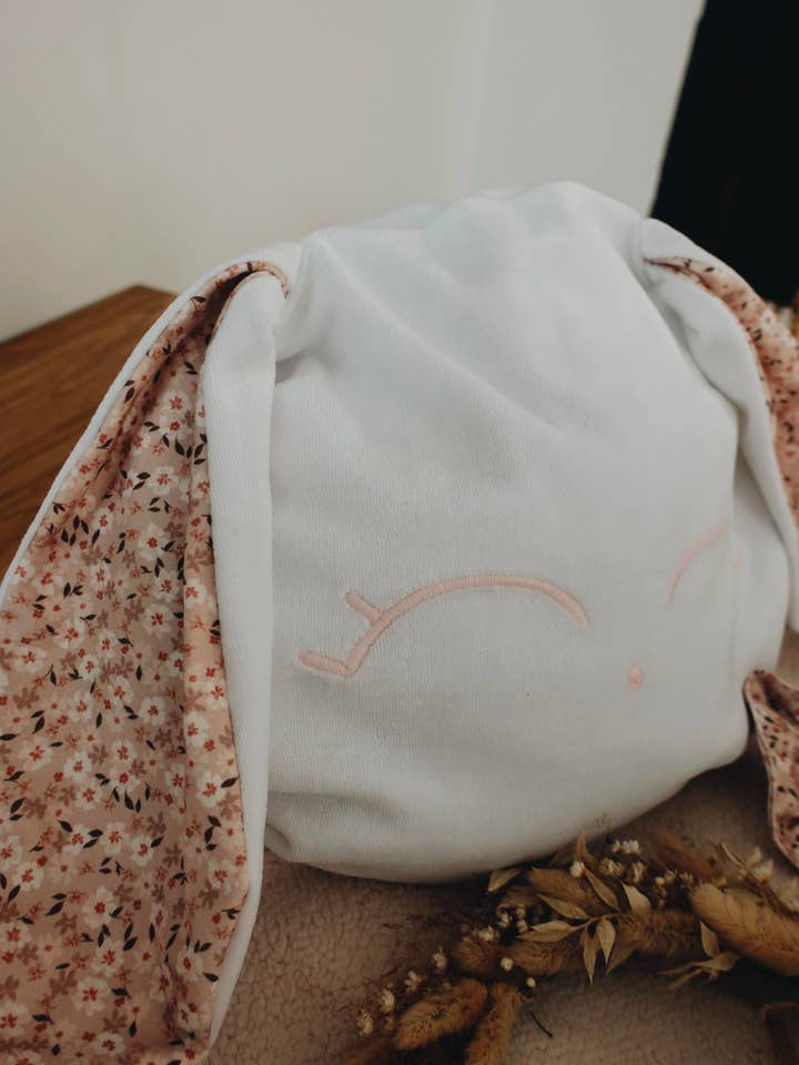 Kleines Samtkissen – Flower Bombs für den Großhandel von Louis & Jules Stambouli Conseil