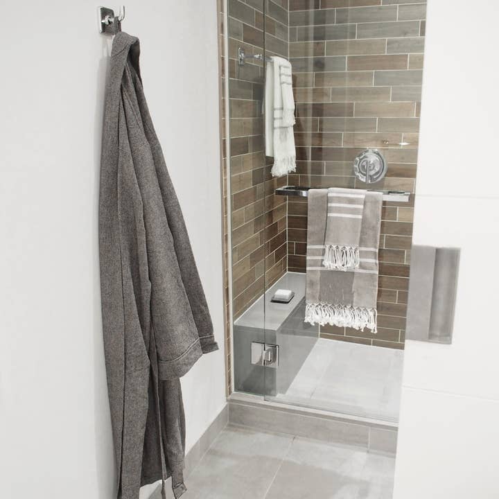 Antiochia - Vendita all'ingrosso Asciugamani per le mani - Asciugamano bianco con asciugamano grigio — Collezione Antiochia1