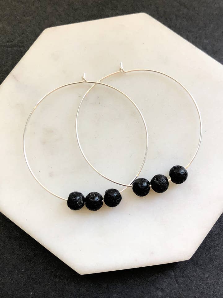 Aros de rocha de lava (Midi) por atacado de Victoria Ann Meyers