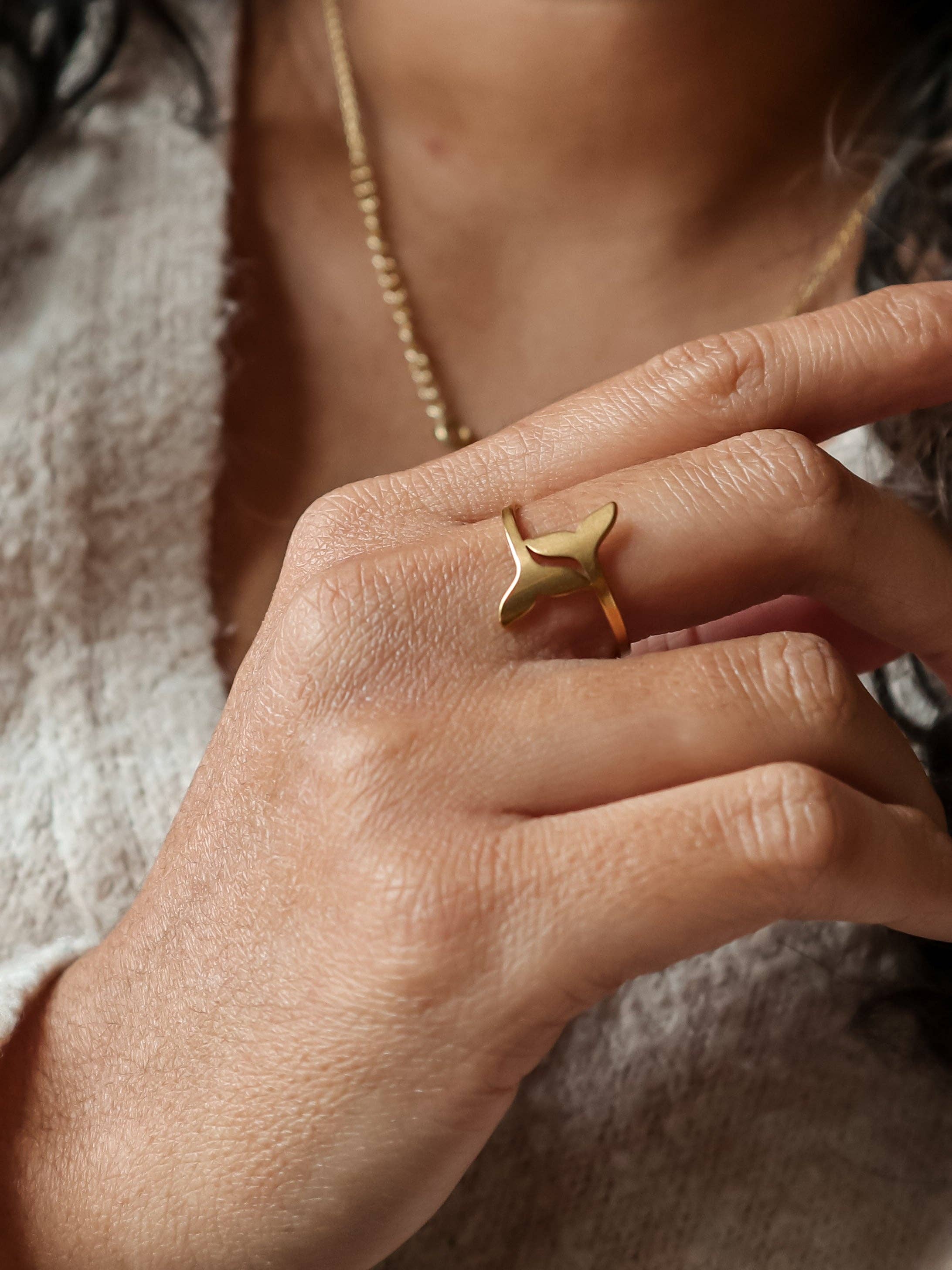 Bali Soul – wholesale Band/stacked ring – Whale Tail Gold Ring3