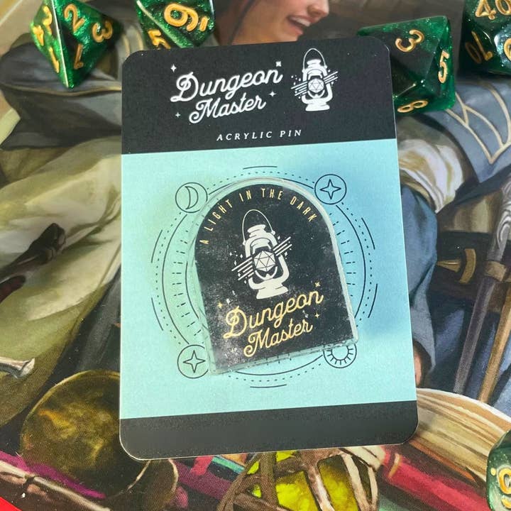 Épinglette en acrylique Dungeon Master D20 pour lanterne pour la vente par Minva Tabletop Design Co