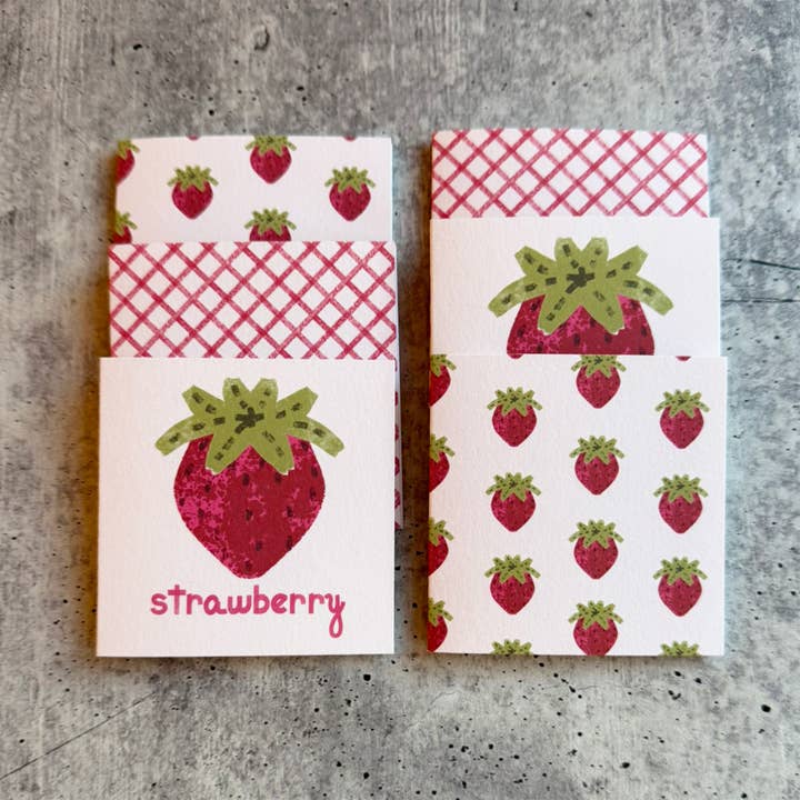 Carte minuscule en vichy fraise (3” carré) — Pack de 3 pour la vente par Slow Notes