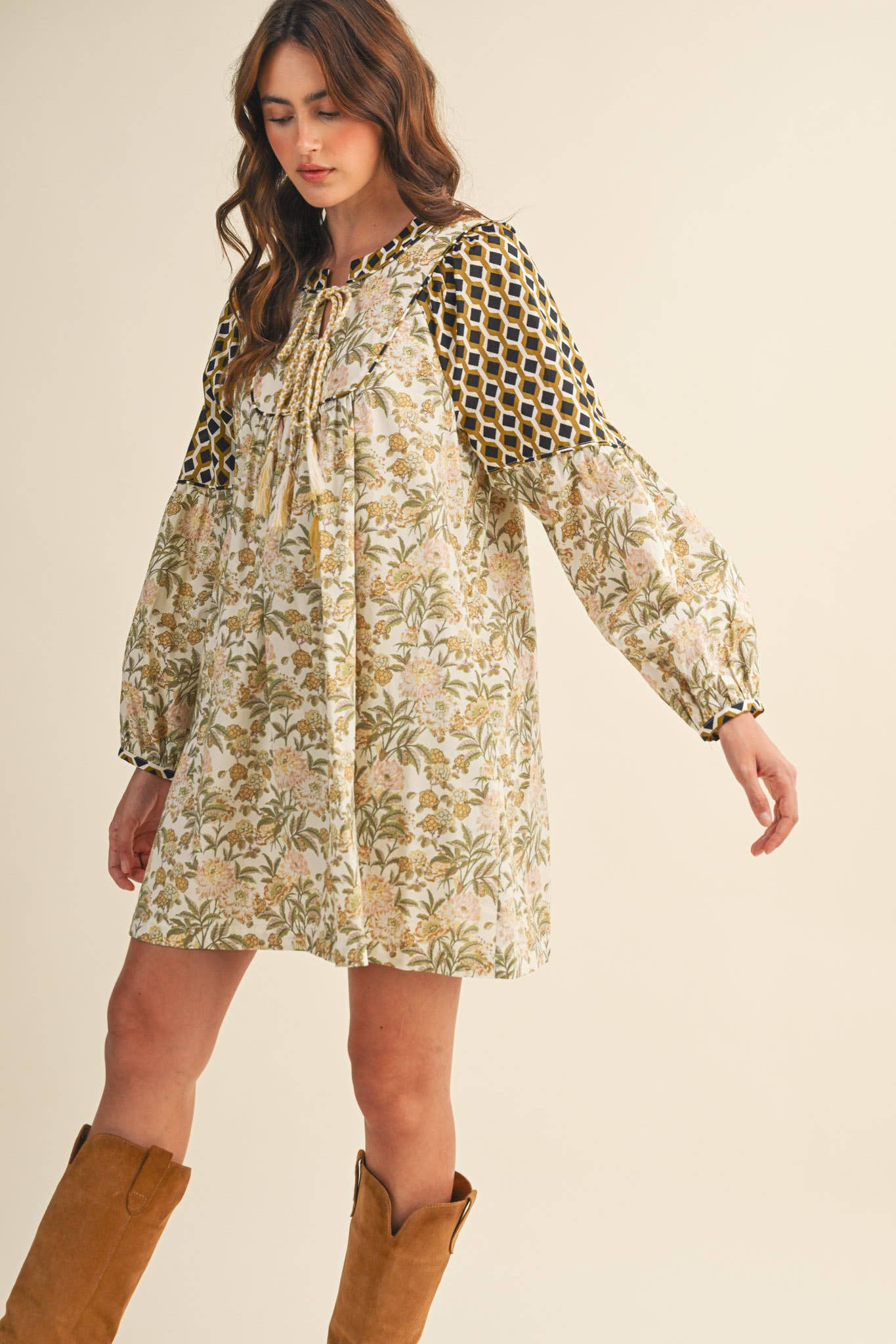 &MERCI - Wholesale Dress - Women's - FLORAL CONTRAST SLEEVE MINI DRESS MDR416916