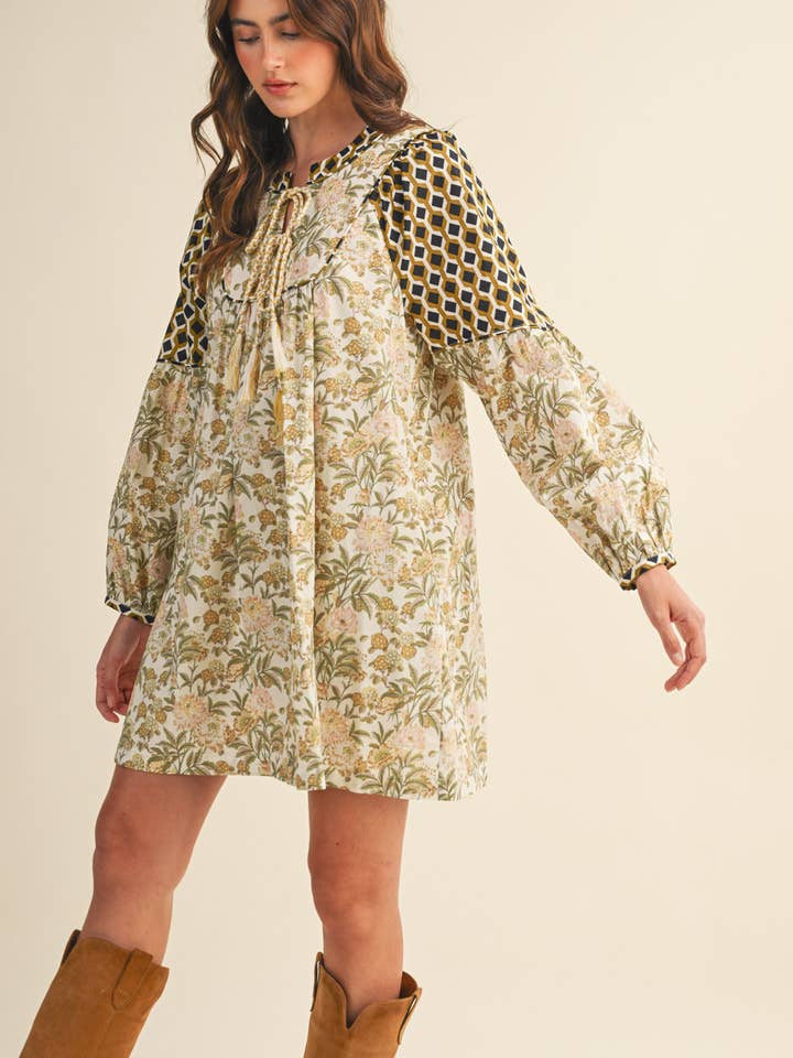 &MERCI - Wholesale Dress - Women's - FLORAL CONTRAST SLEEVE MINI DRESS MDR416916