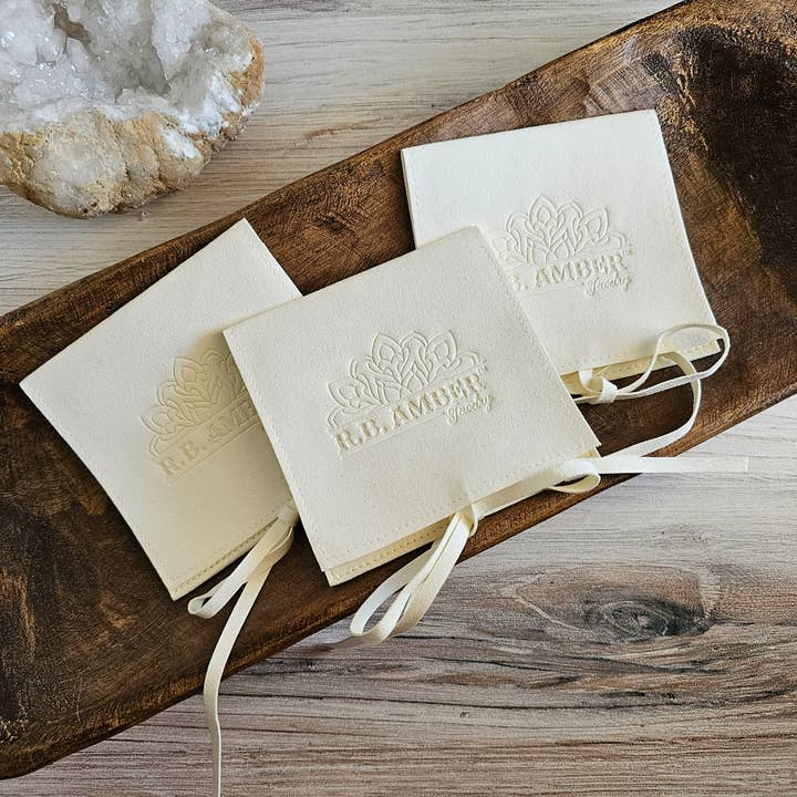 Sacchetto per gioielli goffrato - confezione da 3 per la vendita all'ingrosso da parte di R.B. Amber Jewelry