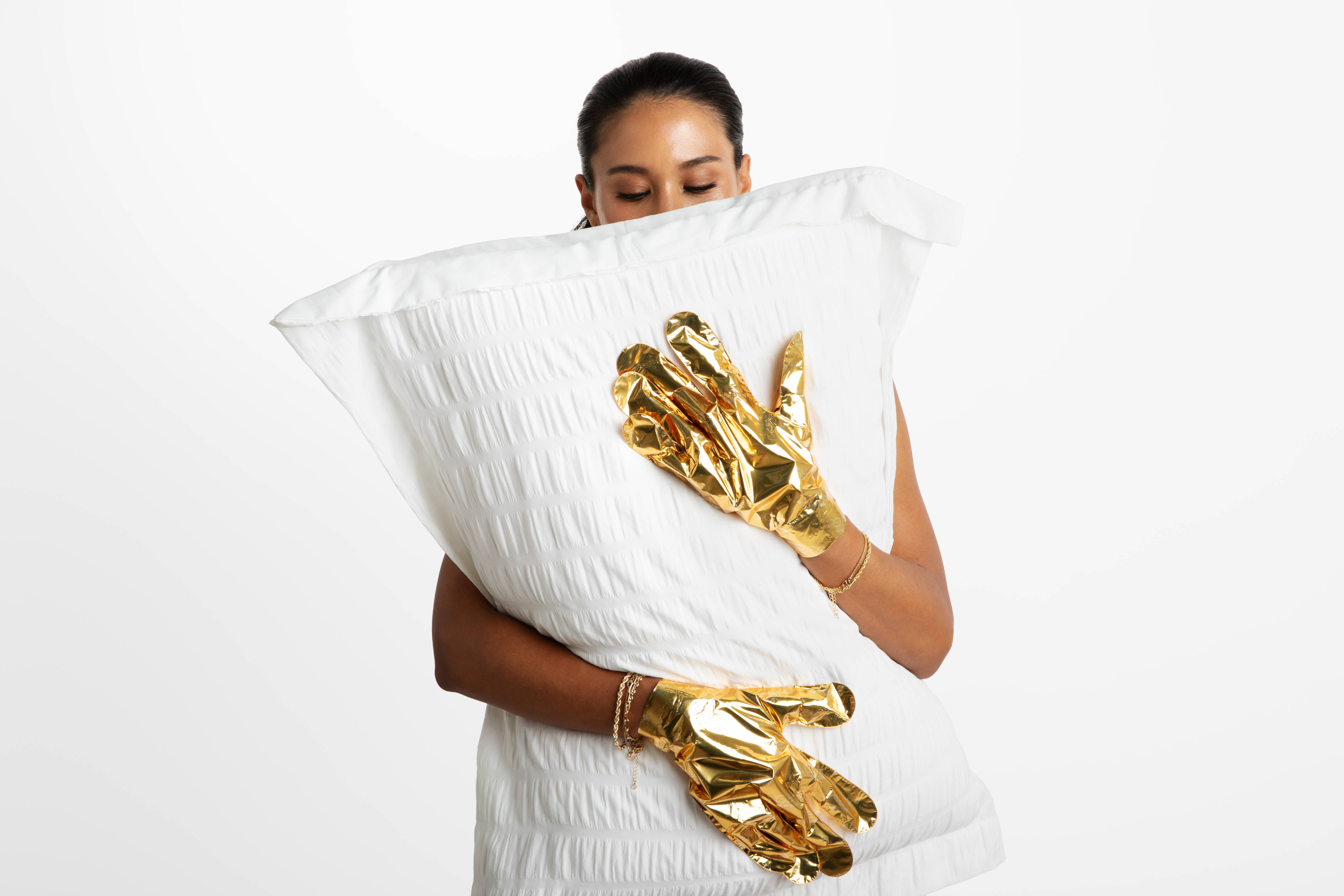 VOESH New York - Wholesale Hand/Foot Soak - Collagen Gloves with Imperial Gold5