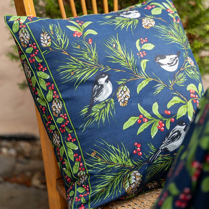 Funda de Cojín Chickadee - Azul Marino para venta al por mayor de April Cornell