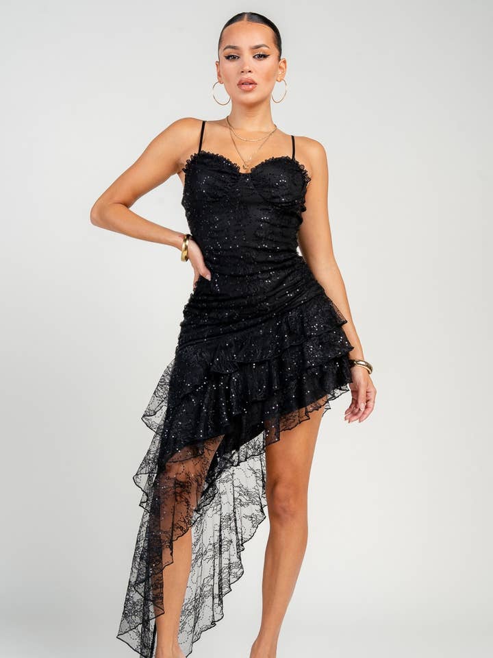 PD79337B / Robe Mini Bustier Froncée à Ourlet Asymétrique à Volants pour la vente par PRIVY