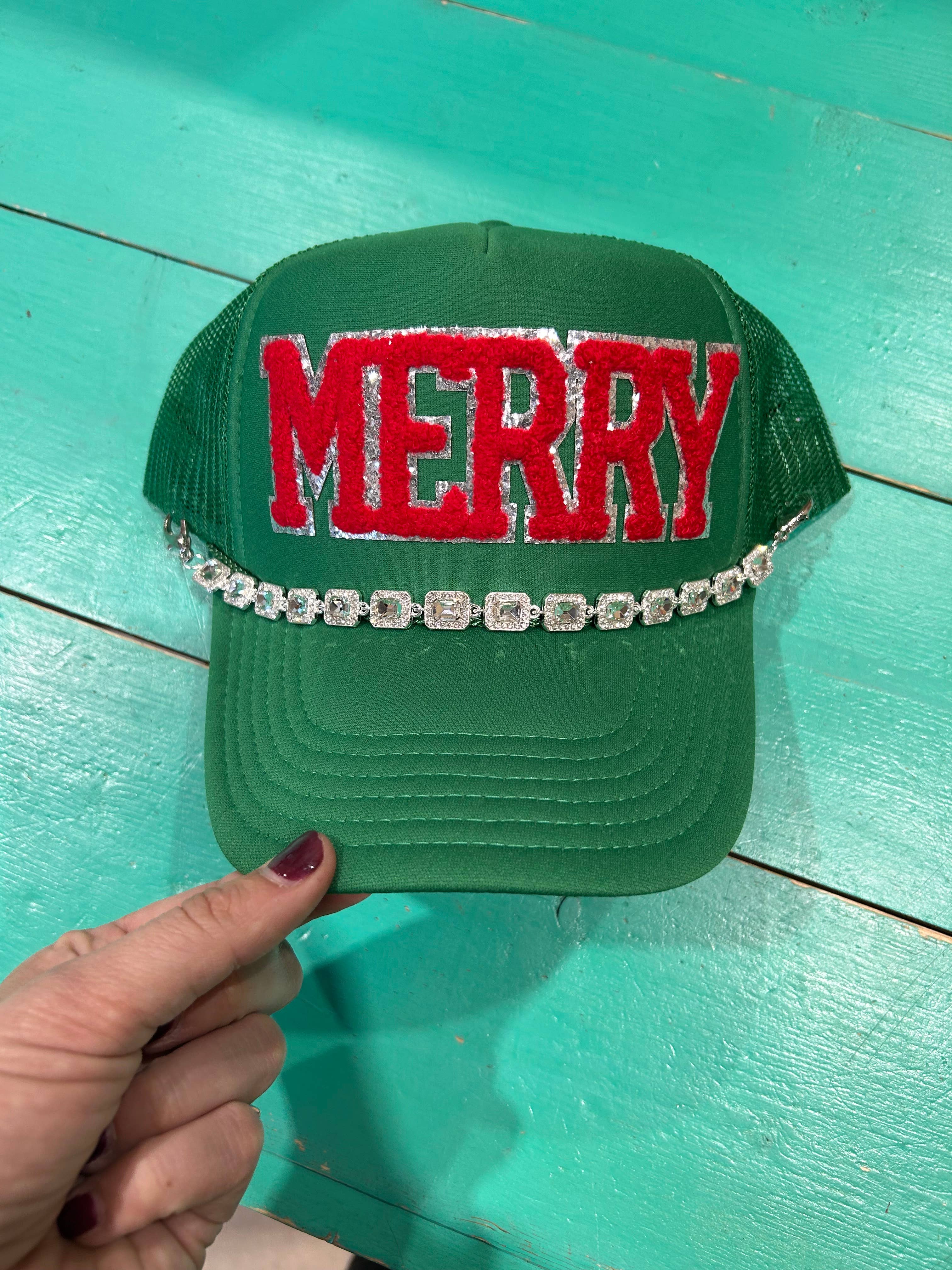 Vibes Hat Company - Vente Casquette de camionneur – femme - Merry Trucker en chenille rouge | Casquette de Noël | Vacances | Père Noël5