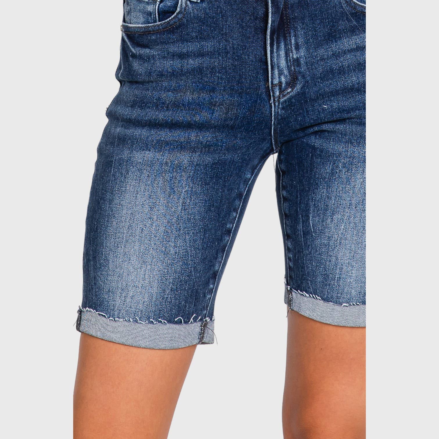 Petra153 – Großhandel Shorts – Damen – P1032R-DM Bermuda-Shorts mit hohem Bund und umgeschlagenem Saum11