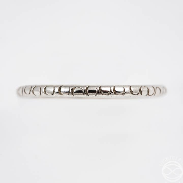 Anneaux empilables en argent pour la vente par Clementine & Co. Jewelry