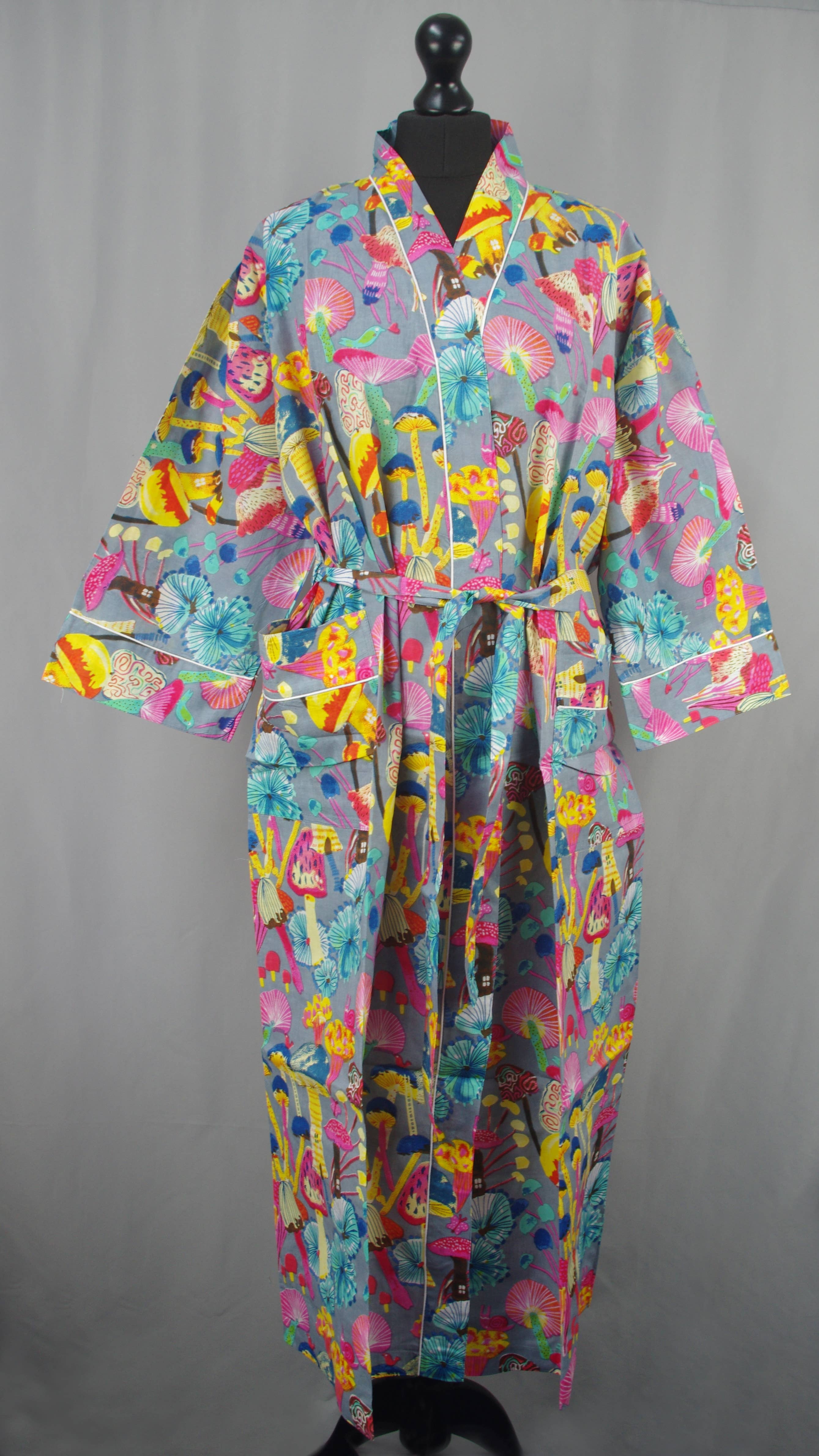 Kantha Decor – Engroshandel Kimono - Dame – Bomulds Kimono Badekåbe - Flerfarvet Svampe På Grå1