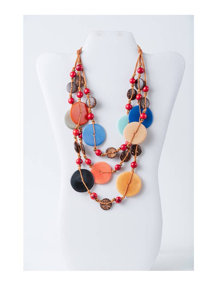 Collier Organique en Noix de Coco Tagua Ambar Seulement pour la vente par TaguArtsy